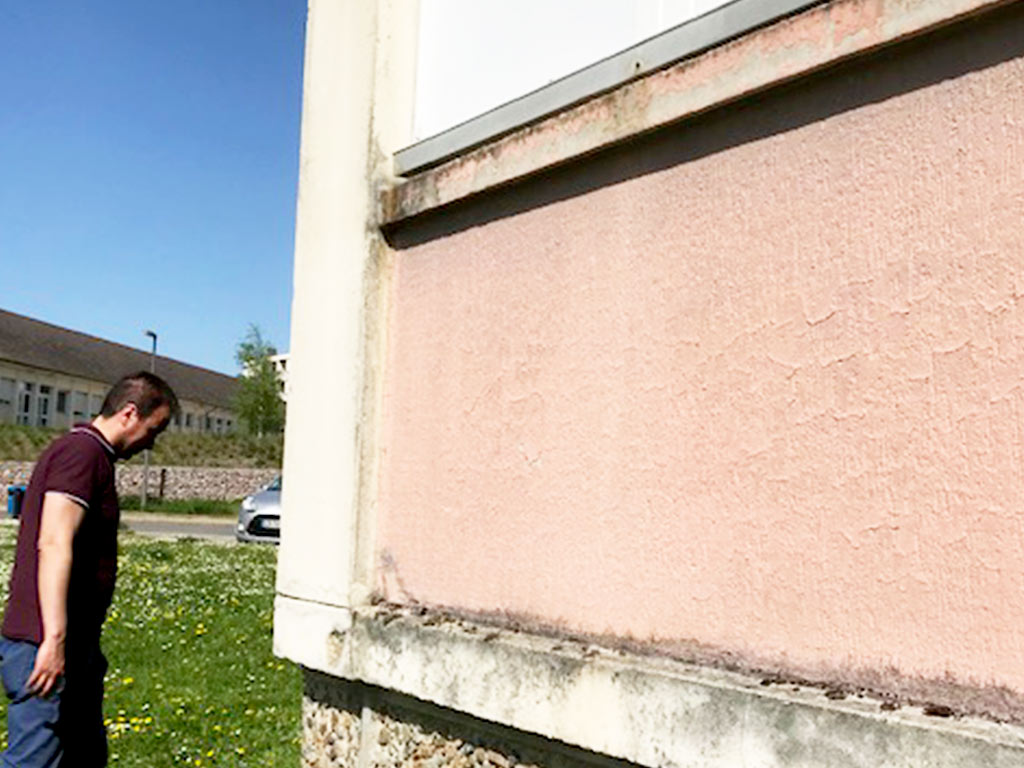 Photo avant les travaux d'isolation par l'extérieur d'un bâtiment collectif, ravalement de façace par ABFACADES, spécialiste façades et isolation thermique par l'extérieur de maison individuelle, bâtiment collectif en Rhône Alpes, Isère et Loire